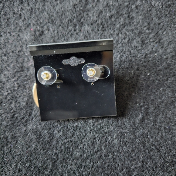 Earrings - Picture 3 of 4